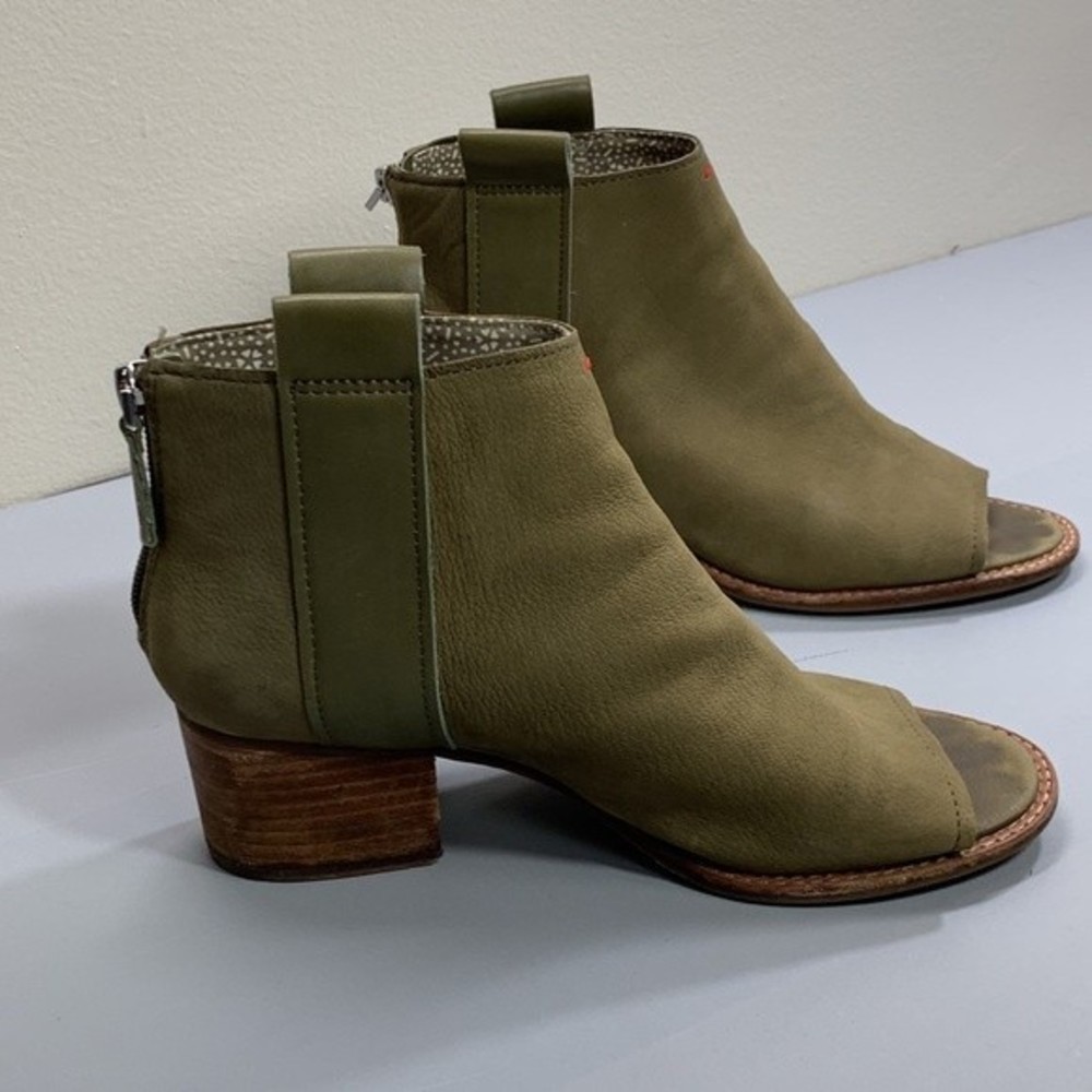 Ellen DeGeneres peep toe boots booties size 7.5